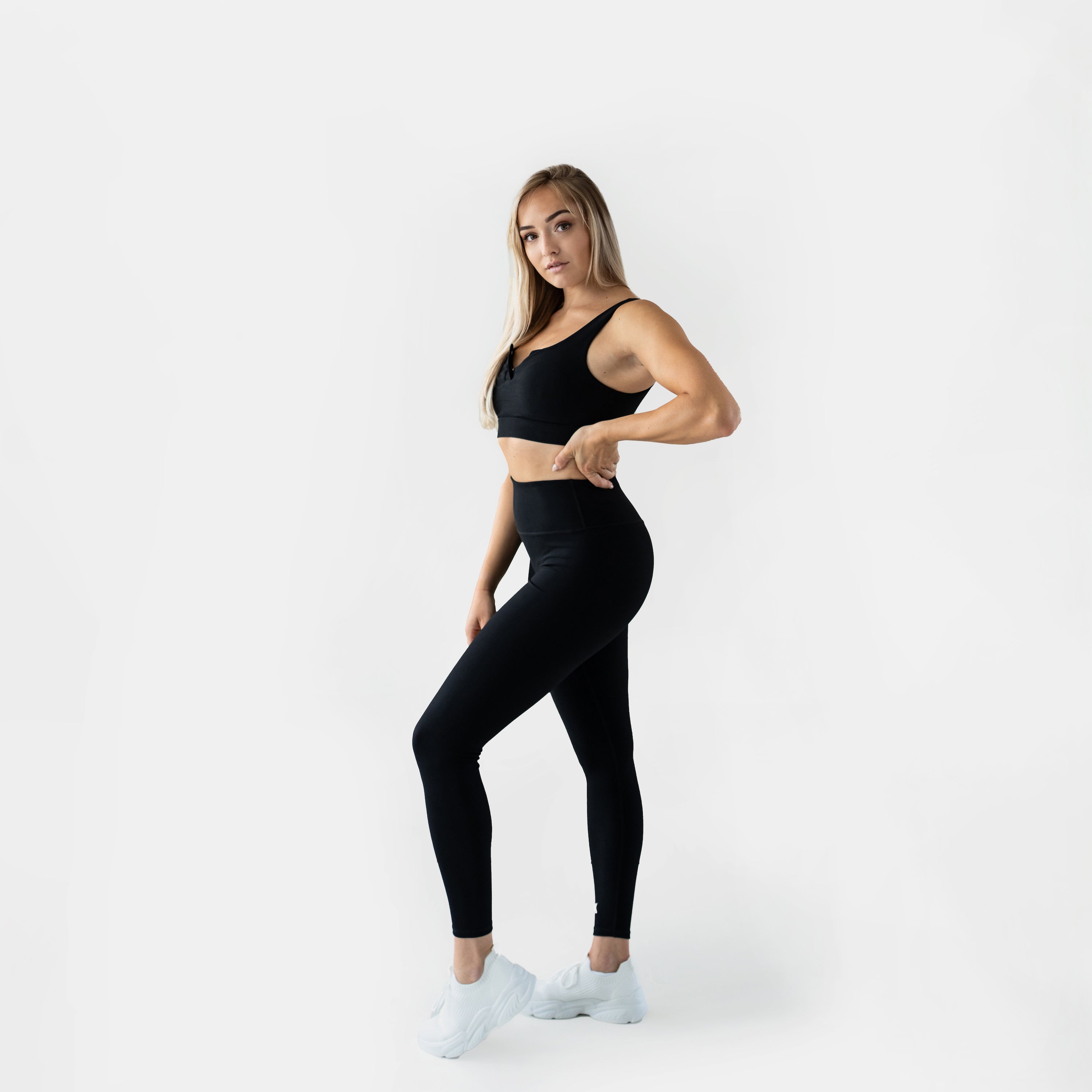 THE SPORTS BRA | Jet Black